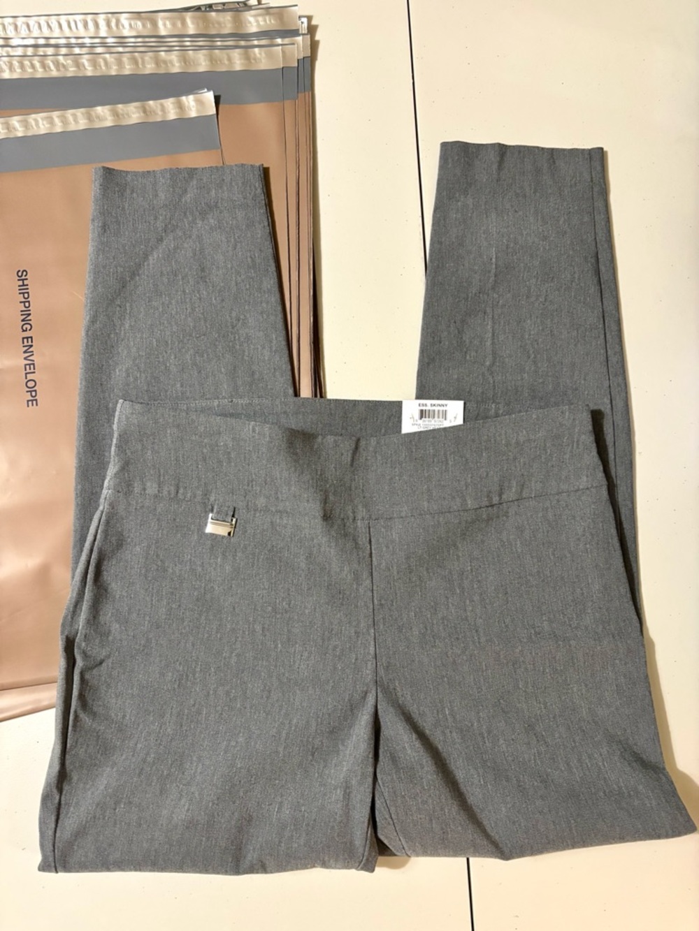 Alfani Gray Grey Size 10P Cropped Dress Pants Office Romantic Pull On Tummy NWT - Picture 2 of 7